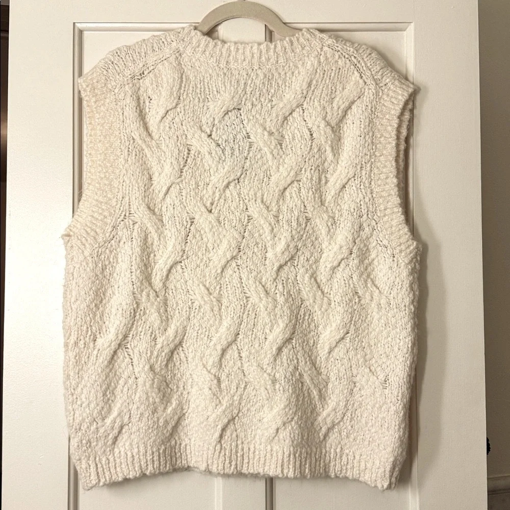 J.Crew Relaxed cable knit V neck sweater vest BV371